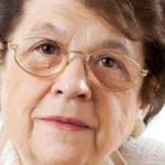 Atribuída a Regina Tavares da Silva medalha de ouro comemorativa do 50.º aniversário da Declaração Universal dos Direitos Humanos