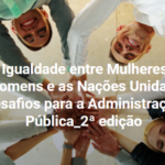 Grupo de jovens a fazer uma roda com as mãos juntas ao centro