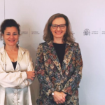 Fotografia da presidente da CIG, Sandra Ribeiro, com a delegada do governo espanhol para área da violência de género, Victória Rosell.