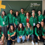 novas lideranças. grupo de pessoas posa em grupo.