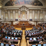 sala do plenário da assembleia da república.
