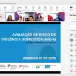 Imagem da reunião Teams, no topo a imagem de algumas pessoas participantes, no centro a imagem da capa da apresentação